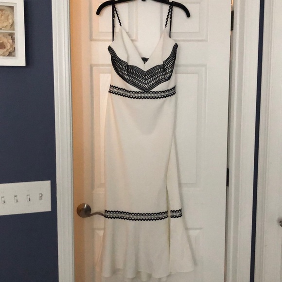 White dress - Picture 1 of 6
